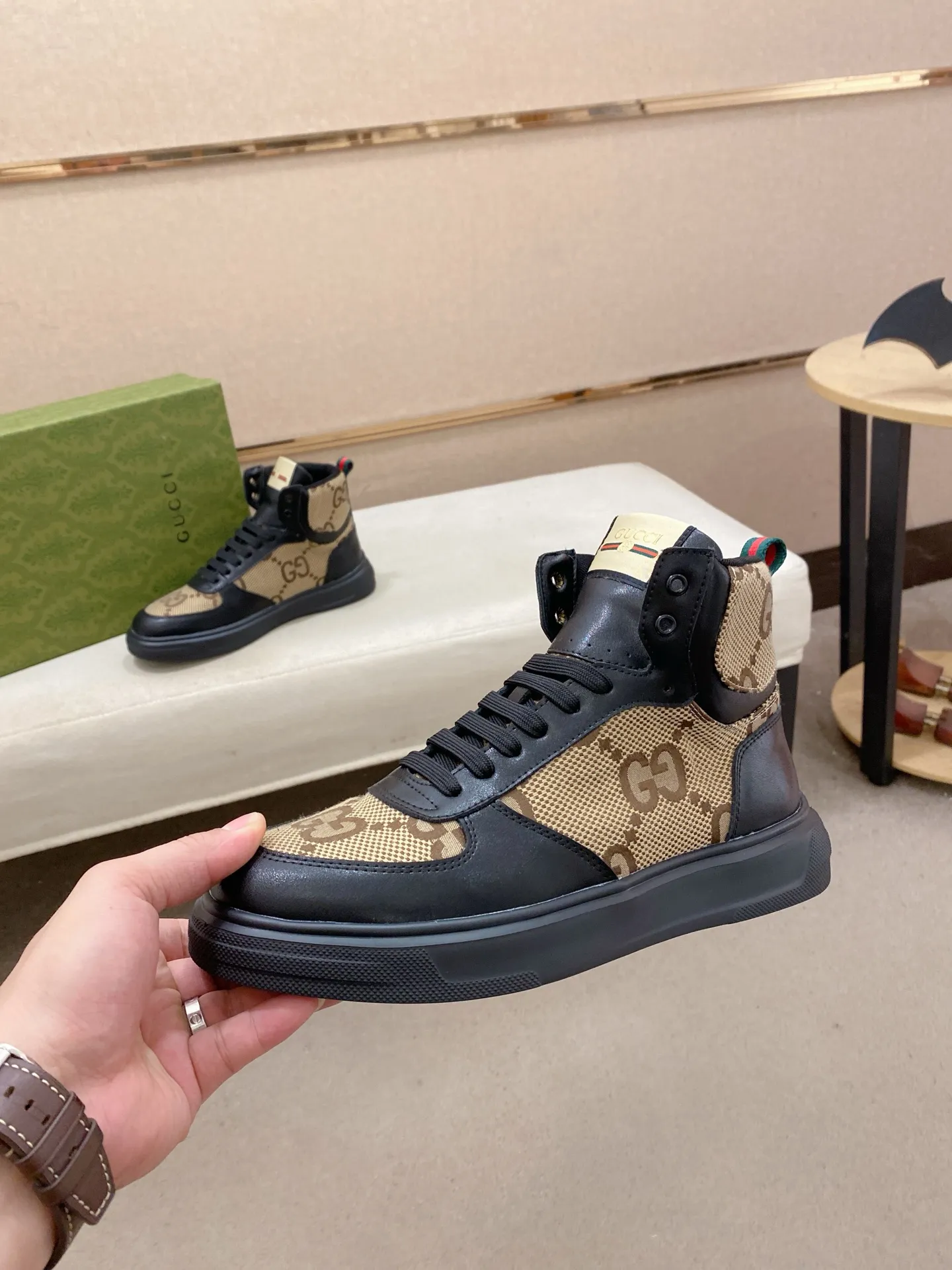 Men's clothing and shoes: 420💰 (GUCCI) The latest model from the official website🎁🎁Casual and fashionable men's shoes👟, hot style💥The version is simple and elegant, exclusive for trendy men. The unique latest brand elements from the official website👑Original Gucci decoration, fashionable and generous, the fabric is original cowhide ✅Mesh breathable lining, the official website specifies wear-resistant casual outsole, the classic model is taken in kind at the counter🎬38-44 (can be customized for 45 non-refundable)